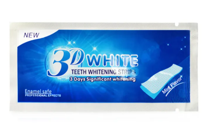 Tiras blanqueadoras aplicadas sobre dientes
